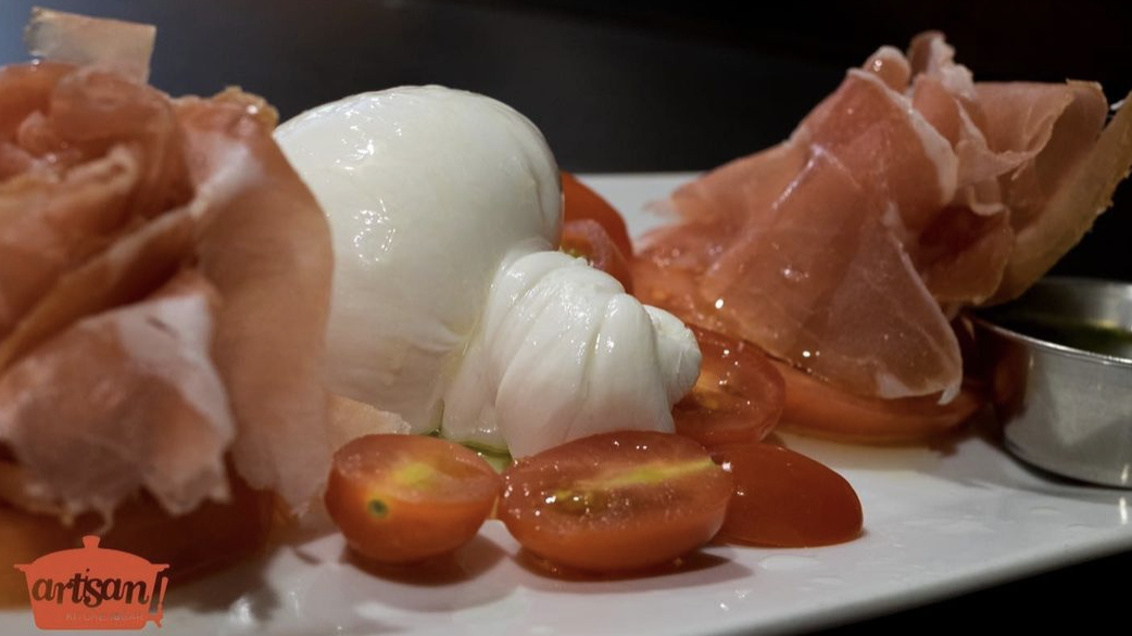 Artisan Burrata salad.png
